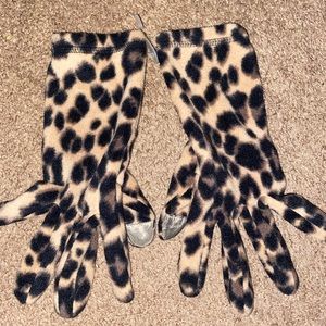 Leopard print gloves